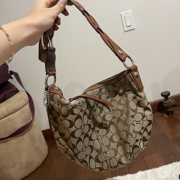 Beautiful y2k coach shoulder monogram bag with leather strap - Picture 2 of 8